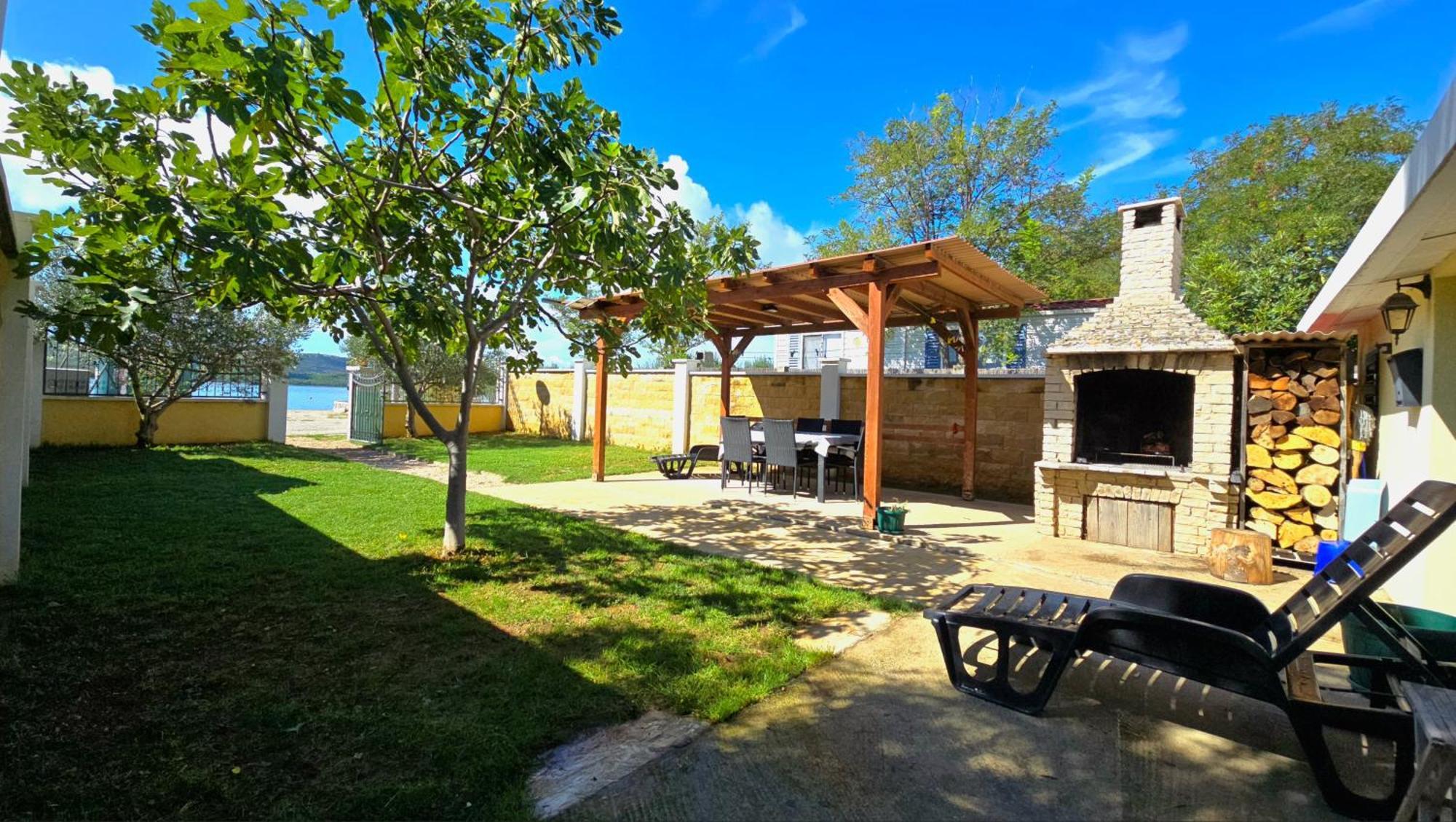 Holiday Home - Beach House 'Amarella' Турань Экстерьер фото